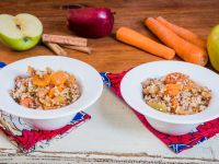 Porridge dolce di quinoa con carote, mele e cannella